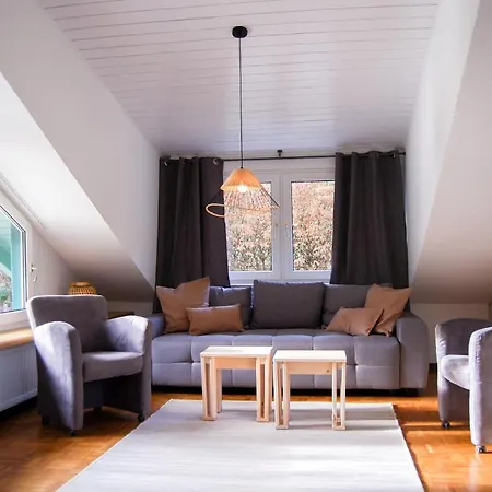 Gaestehaus An Der Moseltherme 아파트 트라벤트라바흐